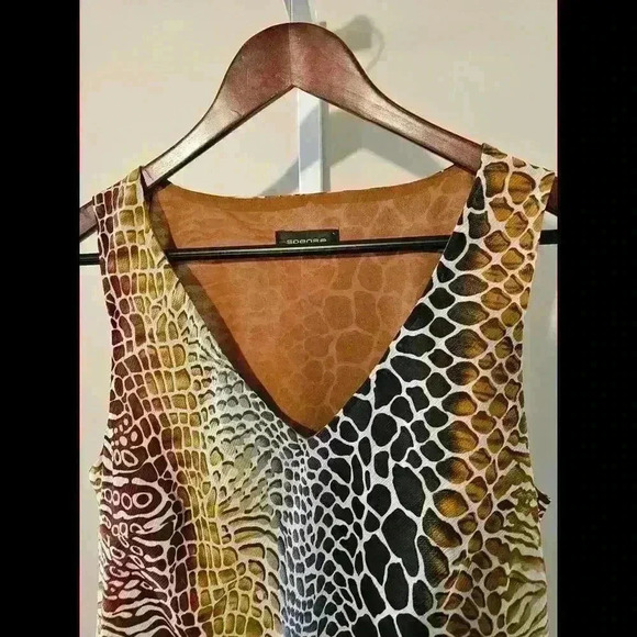 Spense V-Neck Animal Print Tank Top - Picture 5 of 5